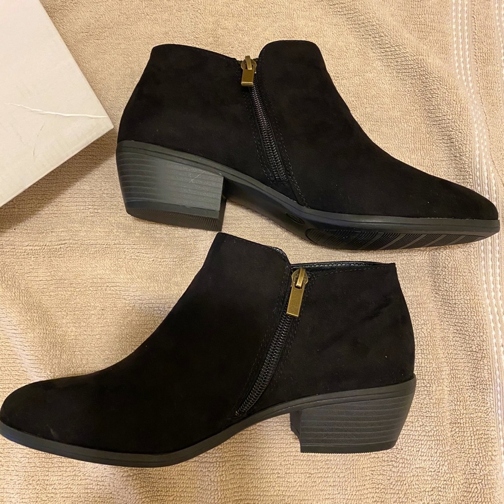 NWT Toetos Brand New Black Suede Booties - Picture 6 of 8